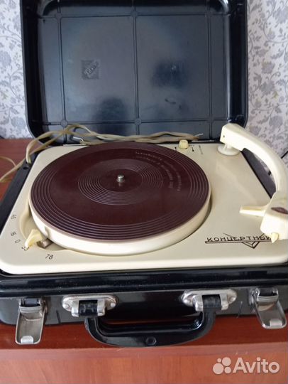 Виниловый проигрыватель