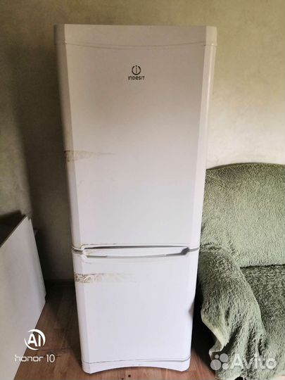Холодильник бу indesit