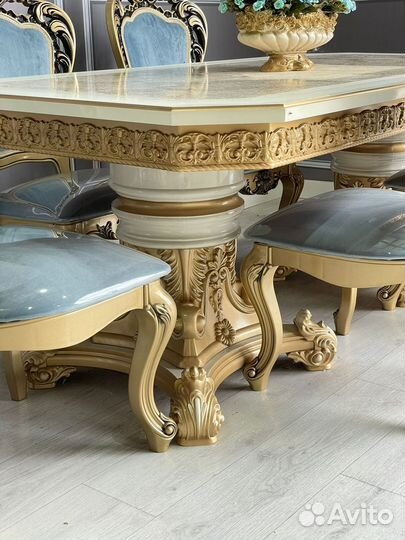 Стол и стулья 