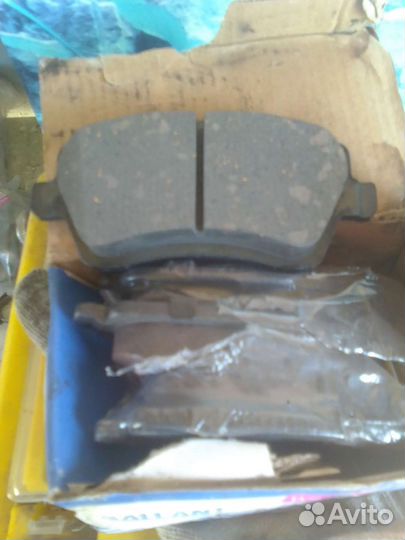 Тормозные колодки передние