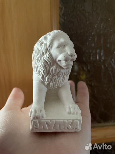 Статуэтка лев