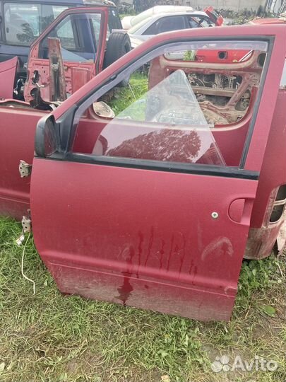 Nissan serena 23 двери