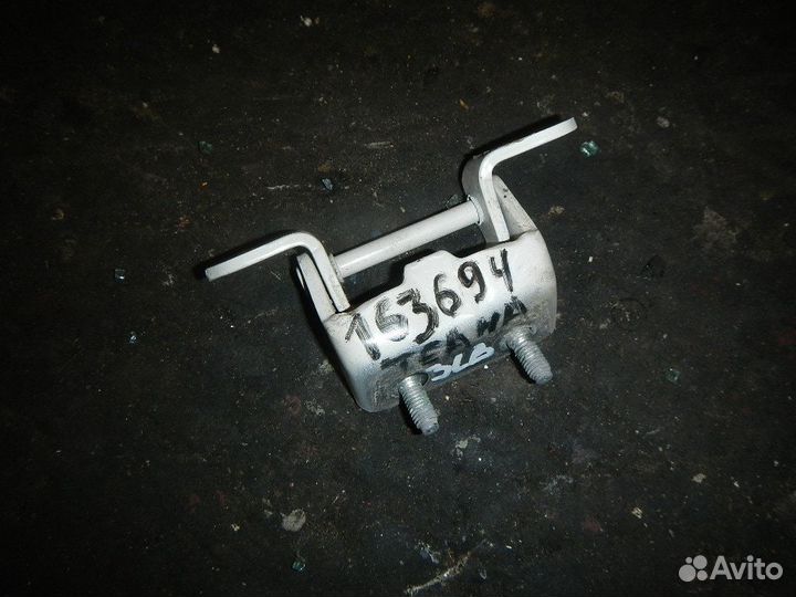 Петля двери задней левой верхняя Nissan Teana