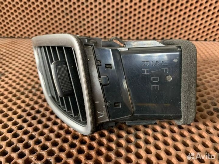 Дефлектор воздушный передний правый Nissan Teana