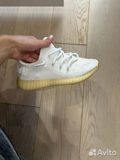 Кроссовки женские