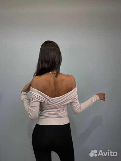 Лонгслив с отрытыми плечами