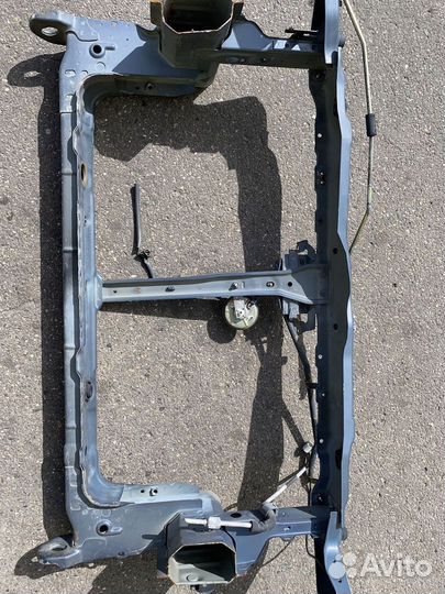 Телевизор (рамка радиатора) Mitsubishi Grandis NA4