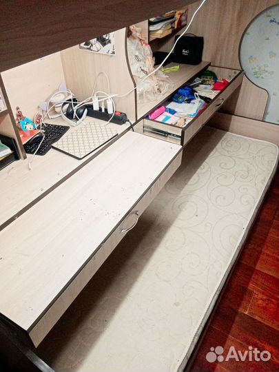 Двухъярусная кровать