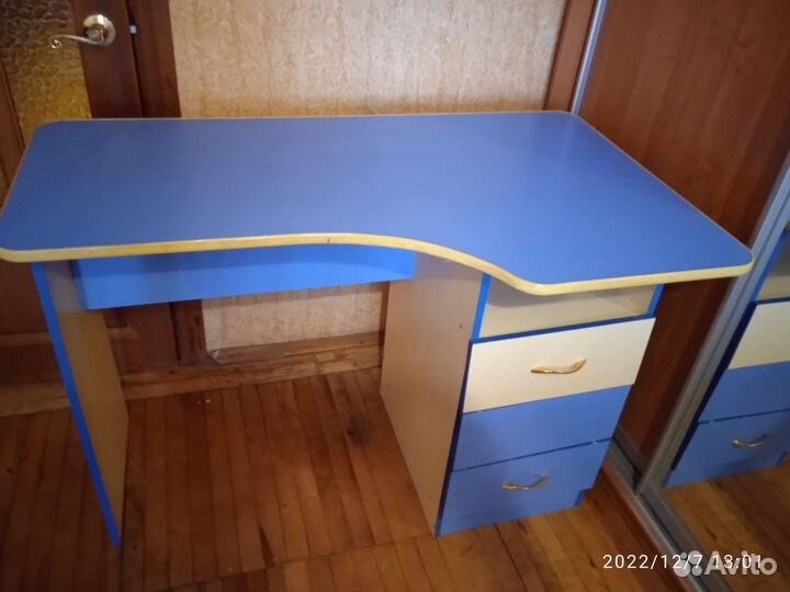 Письменный стол
