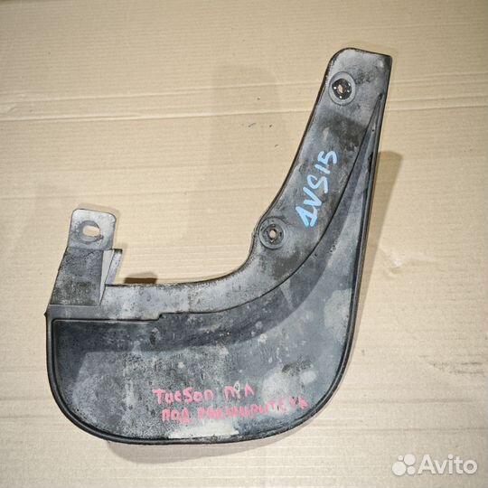 Брызговик передний L Hyundai Tucson 2004 - 2009 JM