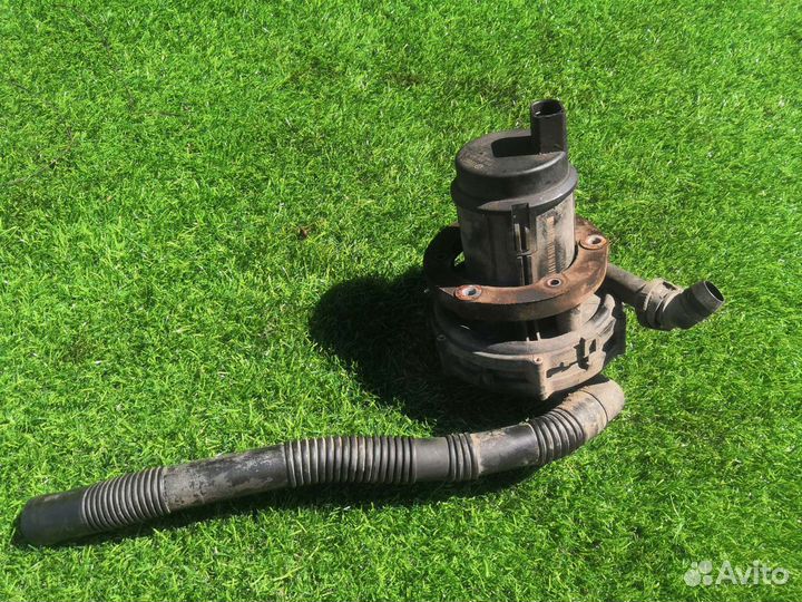 Насос дополнительного воздуха Audi a8 d2