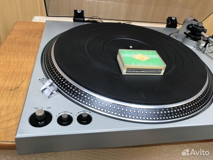 Проигрыватель виниловых дисков Technics SL-1700