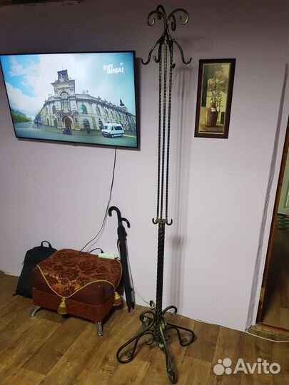 Напольная, кованная вешалка