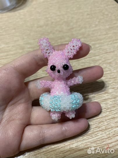 Зайчик в круге из бисера, летний зайчик