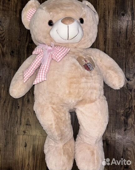 Большой плюшевый мишка