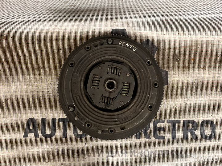 Комплект сцепления Volkswagen Golf 3 027105273C