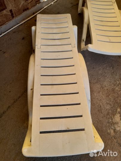 Лежаки шезлонги