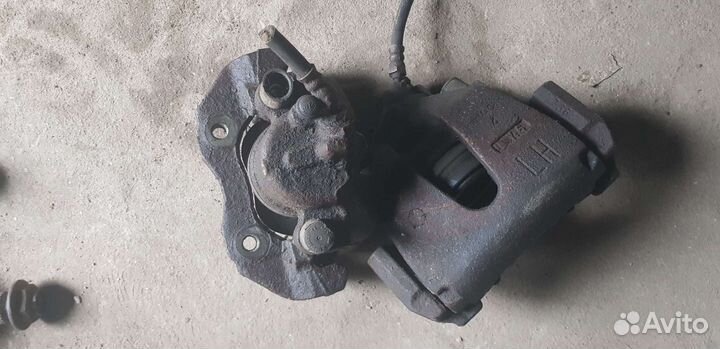 Суппорт передний левый мазда 3 mazda фокус 2