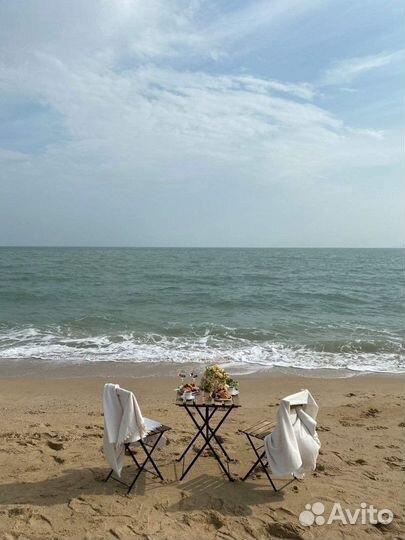 Аренда стол и два стула для фотосессии