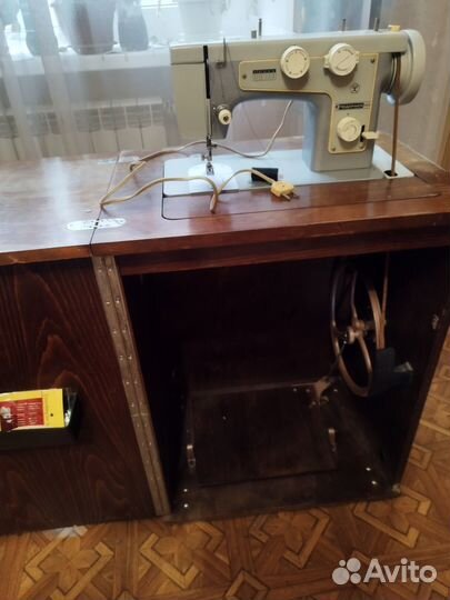 Швейная машина 