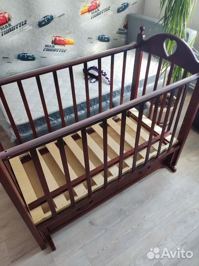 Кровать детская с маятником и выдвижным ящиком