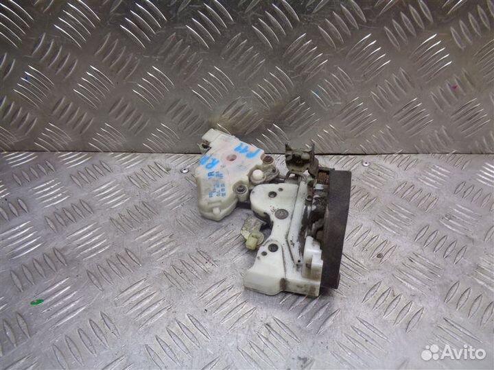 Замок двери задний правый Nissan Primera P11 1998