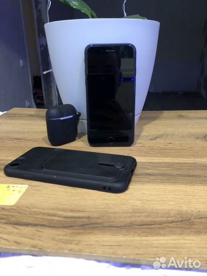 iPhone 8, 64 ГБ