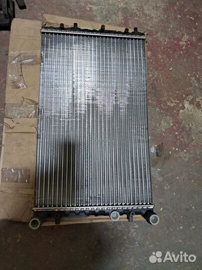 Радиатор новый для Skoda Fabia оригинал