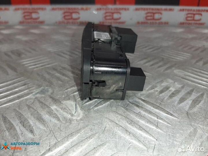 Кнопка аварийной сигнализации seat Ibiza 4 2011