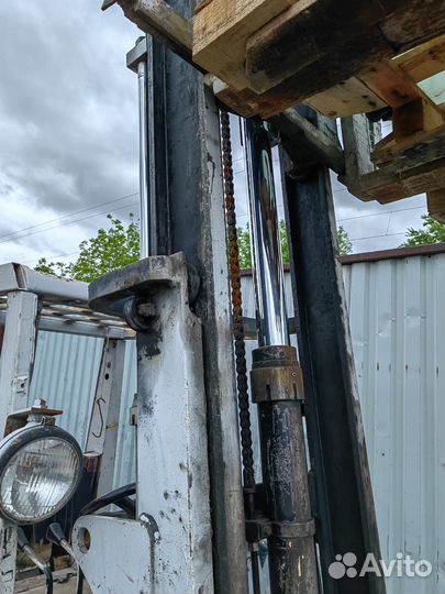 Вилочный погрузчик Nissan FD01A150, 1997