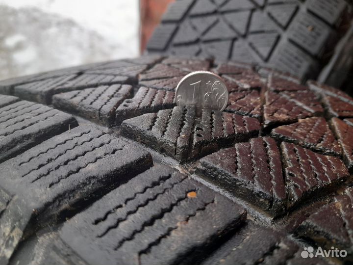 Bridgestone Blizzak DM-V2 225/65 R17