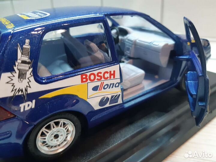 Модель Volkswagen Golf 1:24