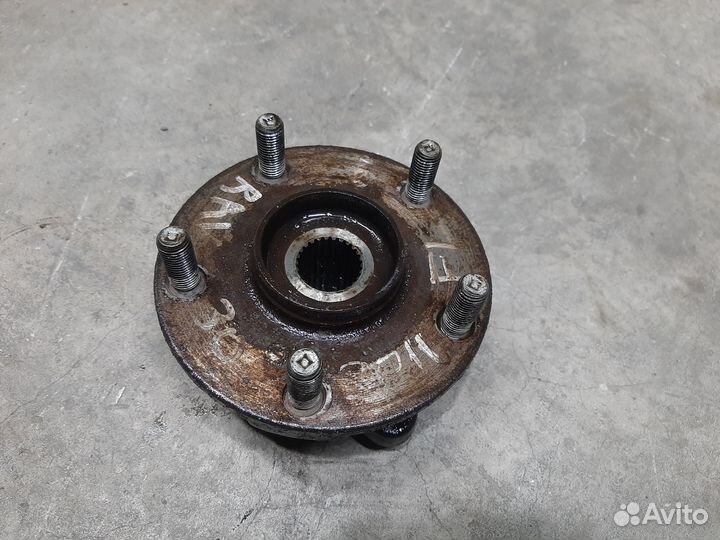 Ступица передняя левая RAV4 30-2011 Европа