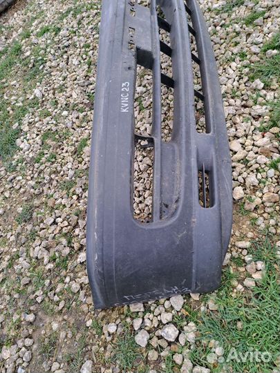 Бампер передний на Nissan Serena c23