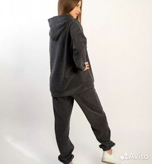 Спортивный костюм женский