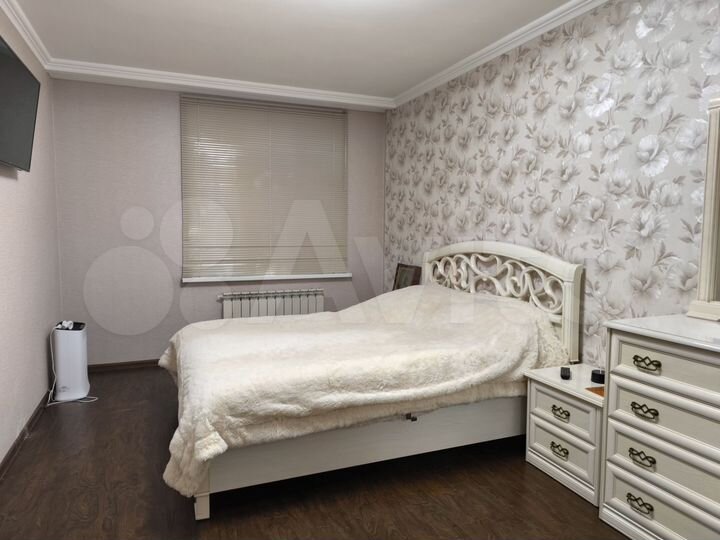 3-к. квартира, 82 м², 1/3 эт.