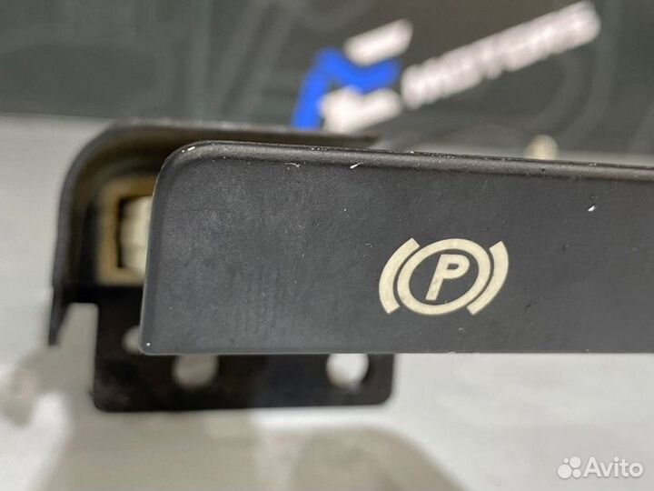 Кнопка ручника Volkswagen Touareg 7L AXQ/4 2006