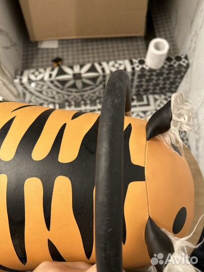 Wheely bug толокар дерево кожа тигр