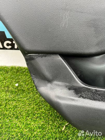 Обшивка двери задней левой Ford Explorer 6 U625