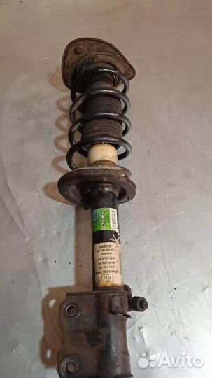 Стойка амортизатора передняя левая Mitsubishi Colt