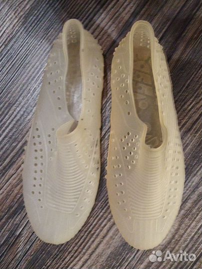 Тапки для купания в море