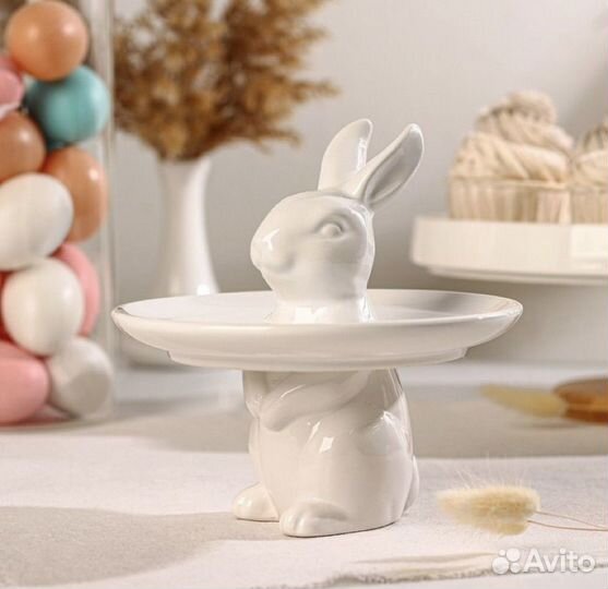Блюдо для кексов, пирожных с кроликом, керамика