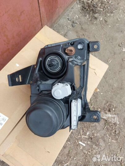 Фара левая Jeep Grand Cherokee WK2 новая оригинал