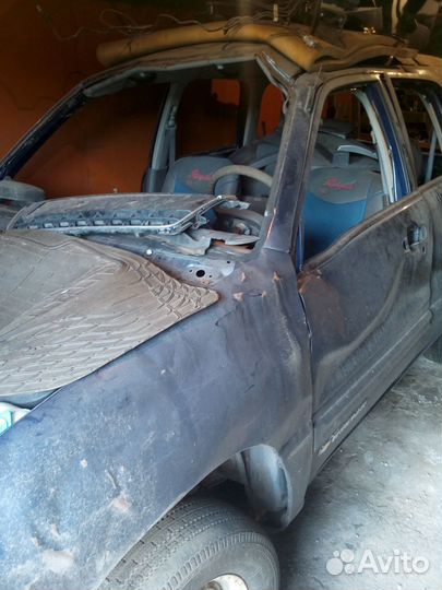 Suzuki Grand Vitara 2.0 AT, 1999, битый, 100 000 км