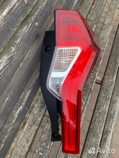 Фонарь Mitsubishi Pajero Sport