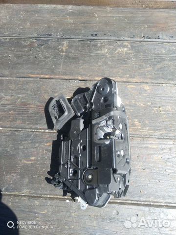 Замок двери передний правый Фольксваген Гольф 6