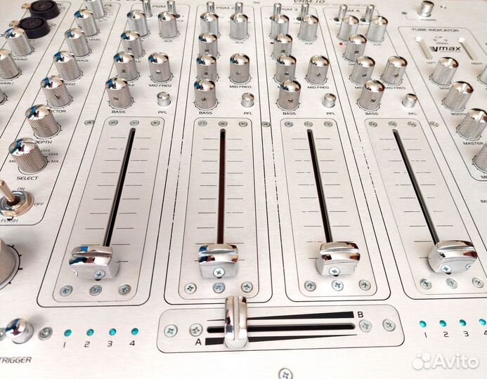 Stanton VRM 10 analog DJ mixer