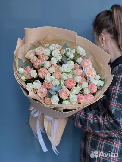 Кустовые розы букет