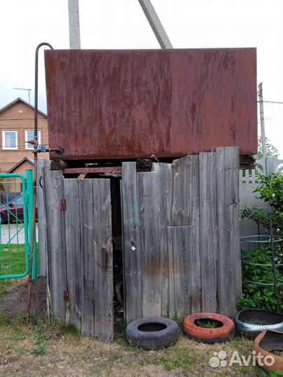 Металлическая емкость для воды