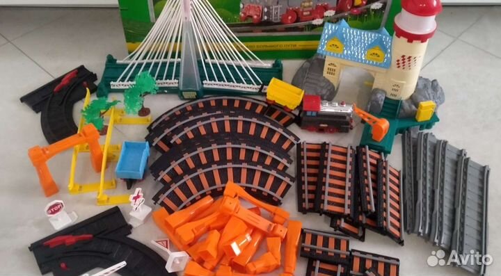 Железная дорога с Маяком и мостом